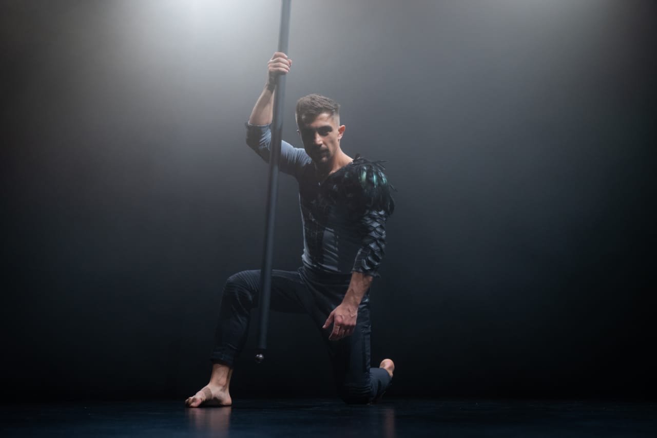 FLYING POLE